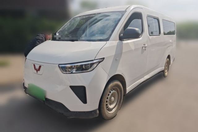 Used Wuling Yangguang 2024 300km Comfort-Grade Passenger Van 60kW