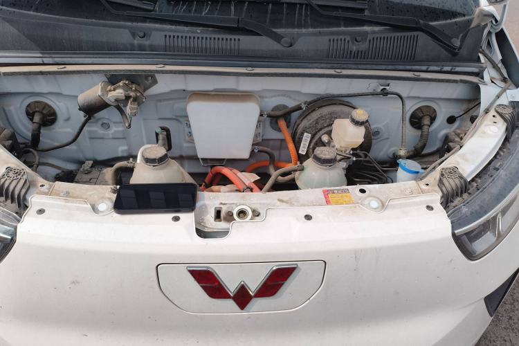 Used Wuling Yangguang 2024 300km Range Practical Window-Sealed Version 60kW Engine Bay