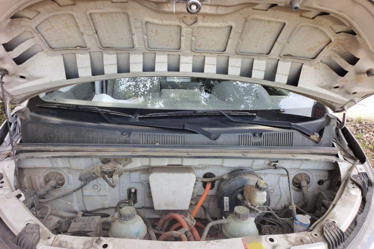 Used Wuling Yangguang 2024 300km Comfort Version with Sealed Windows 60kW Engine Bay