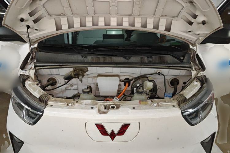 Used Wuling Yangguang 2024 300km Comfort Version with Sealed Windows 60kW Engine Bay