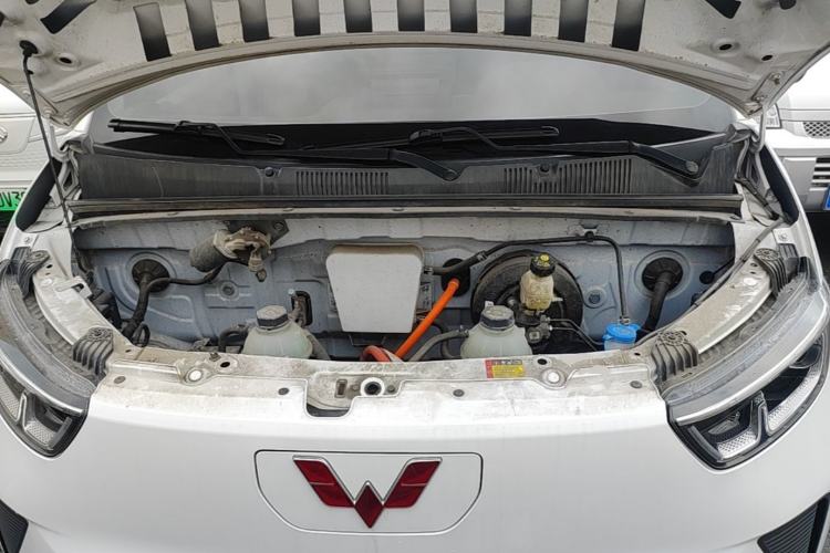 Used Wuling Yangguang 2024 300km Range Practical Window-Sealed Version 60kW Engine Bay