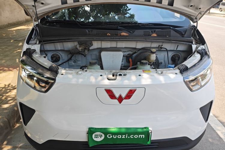 Used Wuling Yangguang 2024 300KM Comfort Version Passenger Van 75kW Engine Bay