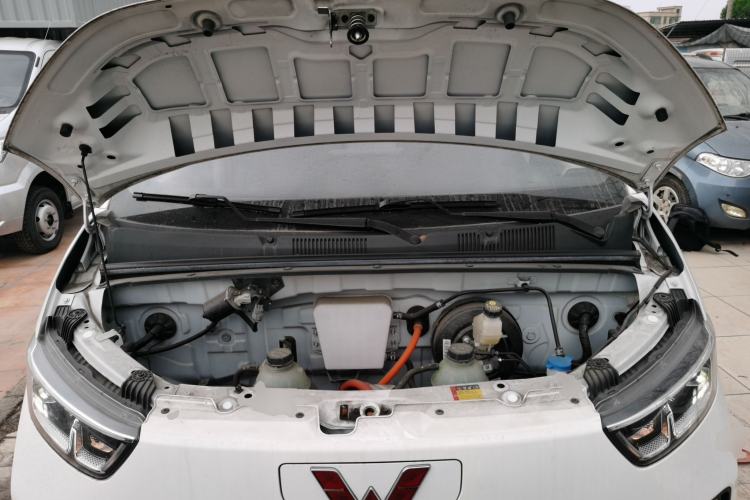 Used Wuling Yangguang 2024 300km Comfort Version with Sealed Windows 60kW Engine Bay