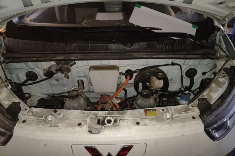 Used Wuling Yangguang 2024 300km Range Practical Window-Sealed Version 60kW Engine Bay