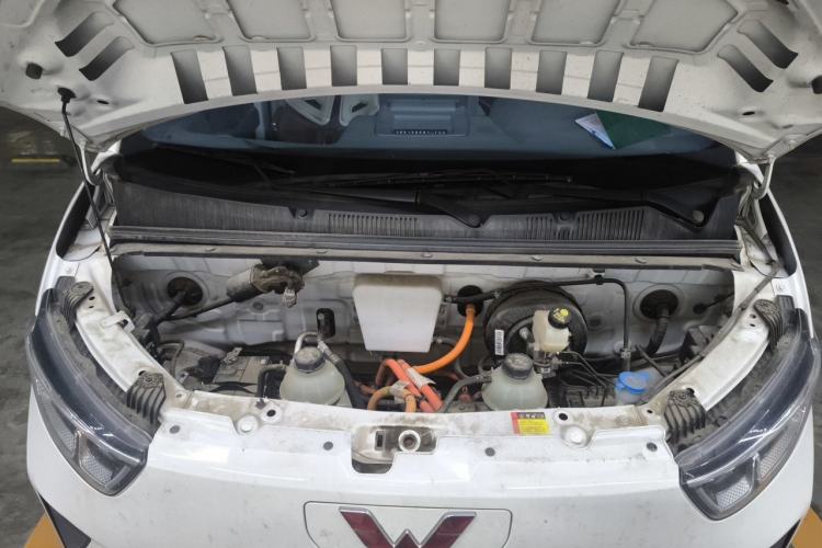 Used Wuling Yangguang 2024 300km Range Practical Window-Sealed Version 60kW Engine Bay