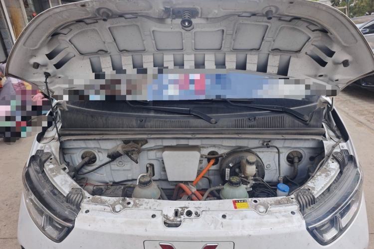 Used Wuling Yangguang 2024 300km Range Practical Window-Sealed Version 60kW Engine Bay