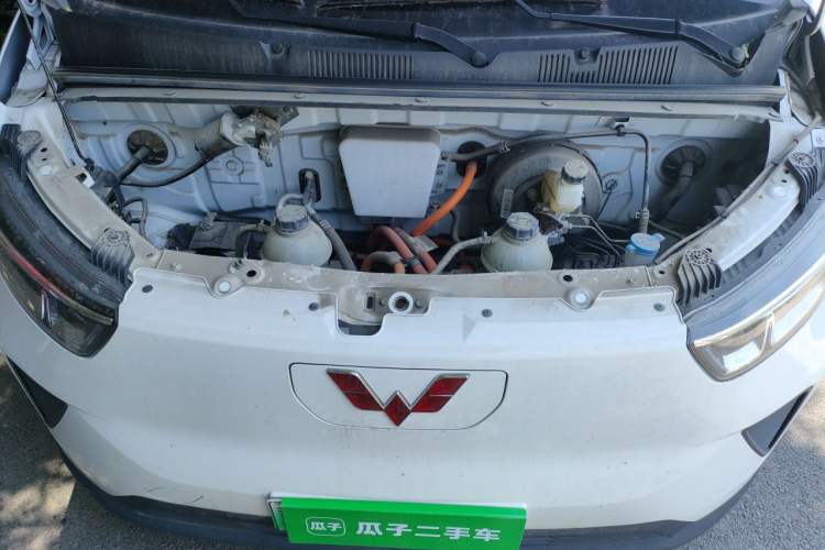 Used Wuling Yangguang 2024 300km Range Practical Window-Sealed Version 60kW Engine Bay