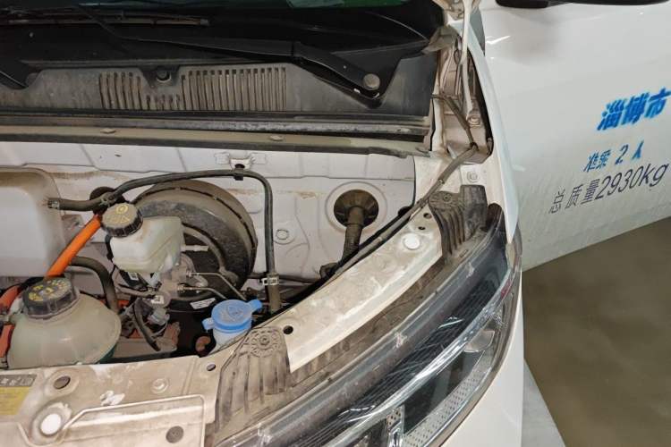 Used Wuling Yangguang 2024 300km Comfort Version with Sealed Windows 60kW Engine Bay Left