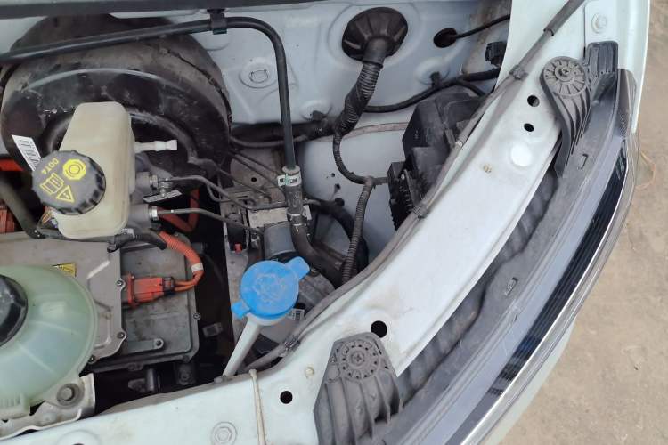 Used Wuling Yangguang 2024 300km Comfort Version with Sealed Windows 60kW Engine Bay Left