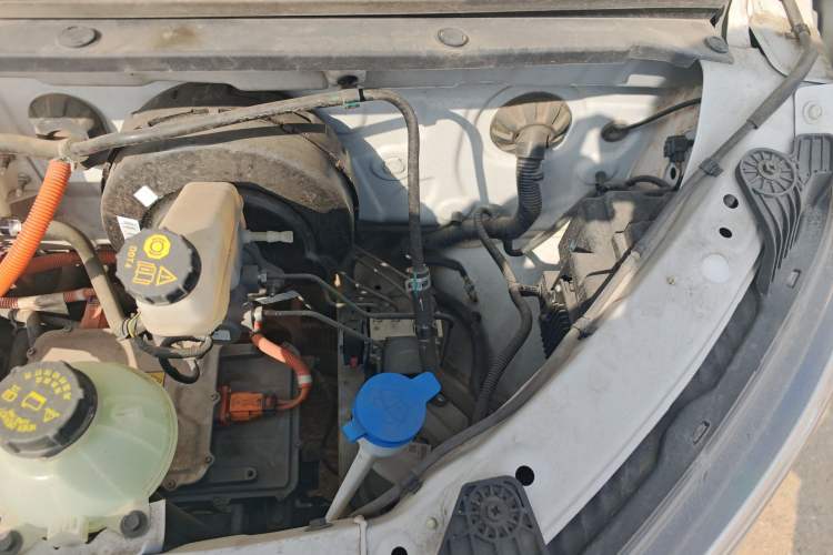 Used Wuling Yangguang 2024 300km Comfort Version with Sealed Windows 60kW Engine Bay Left