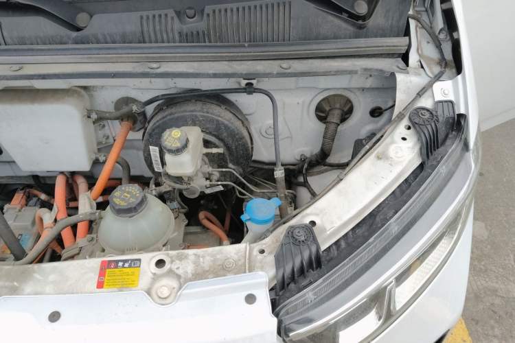 Used Wuling Yangguang 2024 300km Comfort Version with Sealed Windows 60kW Engine Bay Left