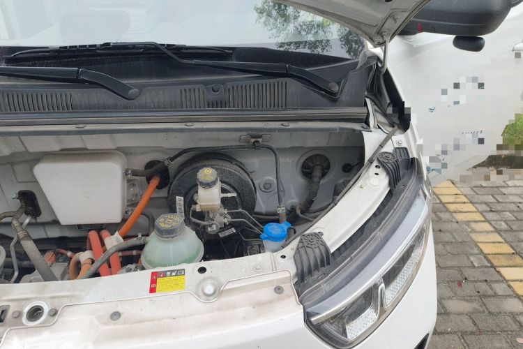 Used Wuling Yangguang 2024 300km Comfort Version with Sealed Windows 60kW Engine Bay Left