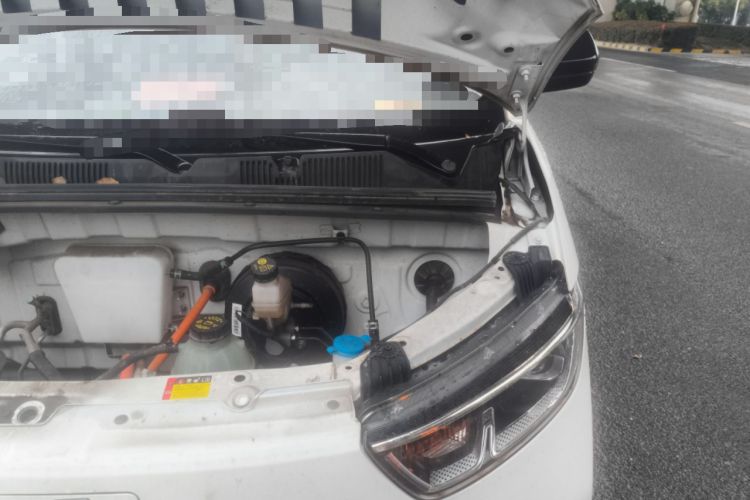 Used Wuling Yangguang 2024 300km Range Practical Window-Sealed Version 60kW Engine Bay Left