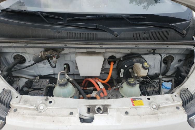 Used Wuling Yangguang 2024 300km Range Practical Window-Sealed Version 60kW Engine Bay