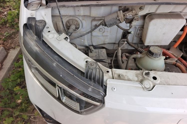 Used Wuling Yangguang 2024 300km Comfort Version with Sealed Windows 60kW Engine Bay Right