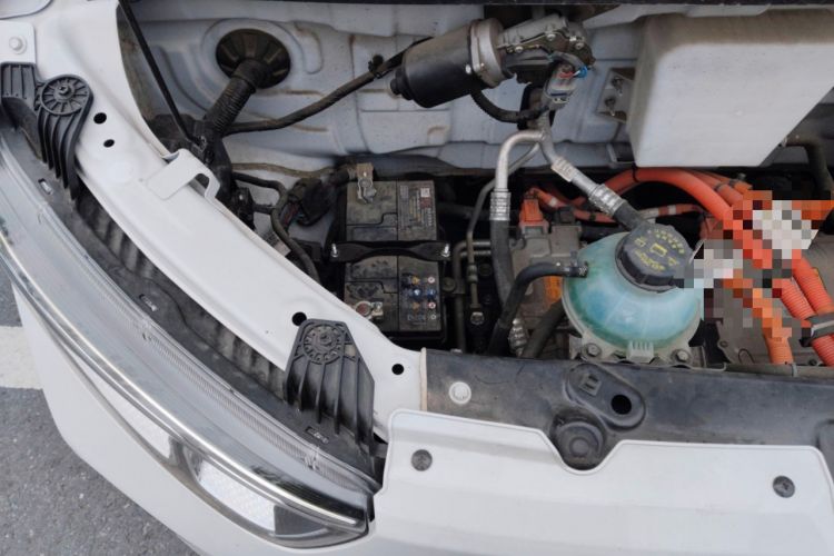 Used Wuling Yangguang 2024 300km Comfort Version with Sealed Windows 60kW Engine Bay Right