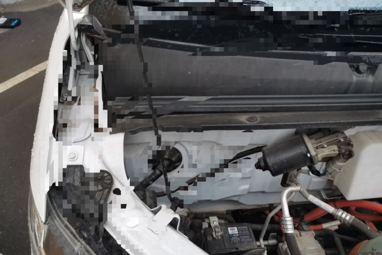 Used Wuling Yangguang 2024 300KM Comfort Version Passenger Van 75kW Engine Bay Right