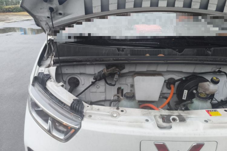 Used Wuling Yangguang 2024 300km Range Practical Window-Sealed Version 60kW Engine Bay Right