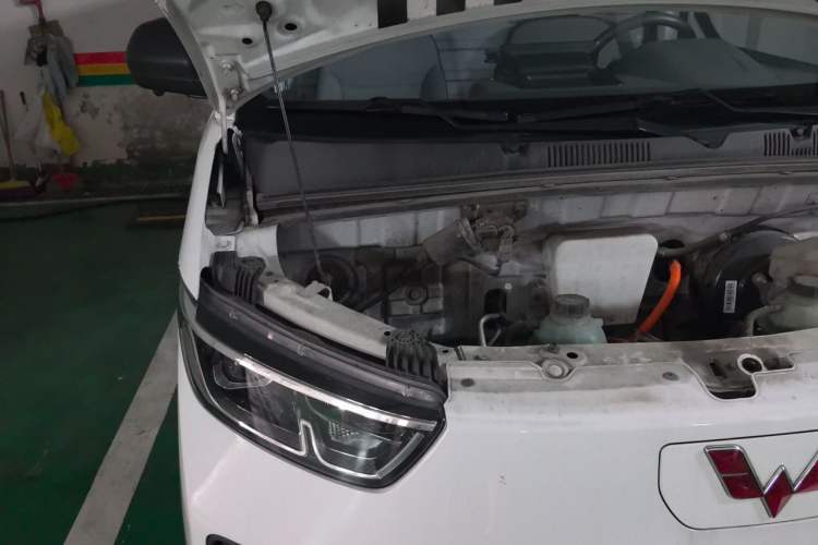 Used Wuling Yangguang 2024 300km Comfort Version with Sealed Windows 60kW Engine Bay Right