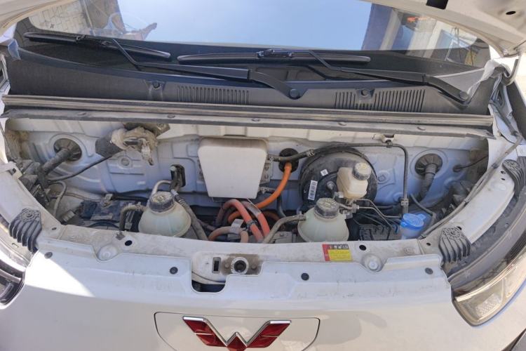 Used Wuling Yangguang 2024 300km Range Practical Window-Sealed Version 60kW Engine Bay