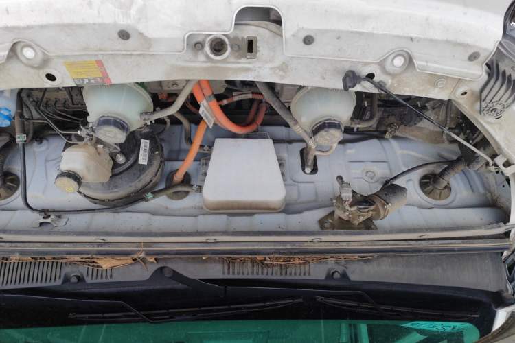 Used Wuling Yangguang 2024 300km Range Practical Window-Sealed Version 60kW Engine Bay