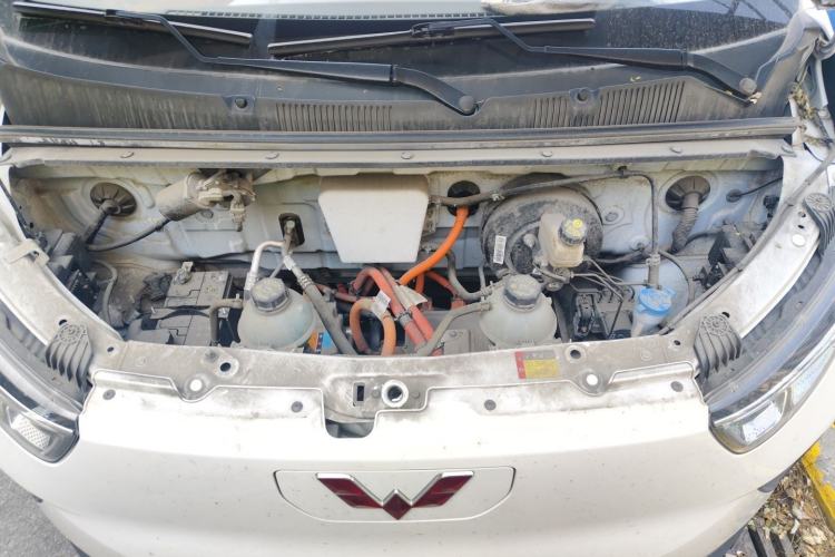 Used Wuling Yangguang 2024 300km Comfort Version with Sealed Windows 60kW Engine Bay