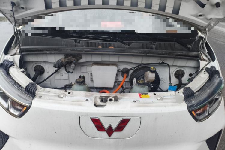 Used Wuling Yangguang 2024 300km Range Practical Window-Sealed Version 60kW Engine Bay