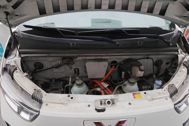 Used Wuling Yangguang 2024 300km Range Practical Window-Sealed Version 60kW Engine Bay