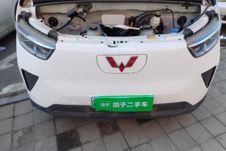 Used Wuling Yangguang 2024 300KM Comfort Version Passenger Van 75kW Engine Bay