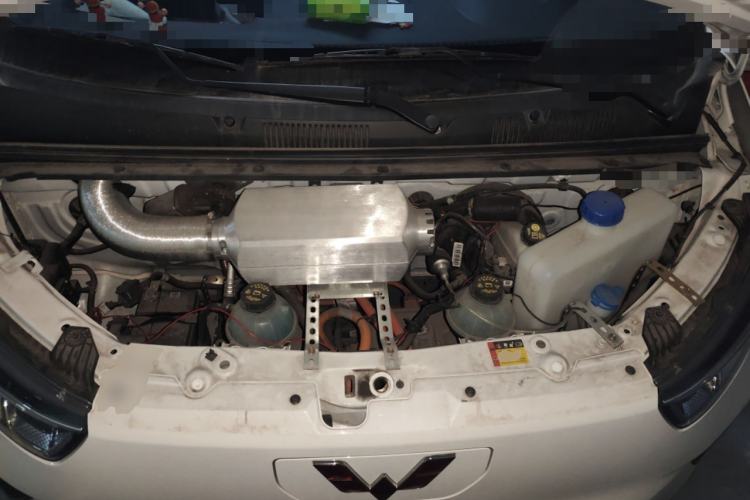 Used Wuling Yangguang 2024 300KM Comfort Version Passenger Van 75kW Engine Bay