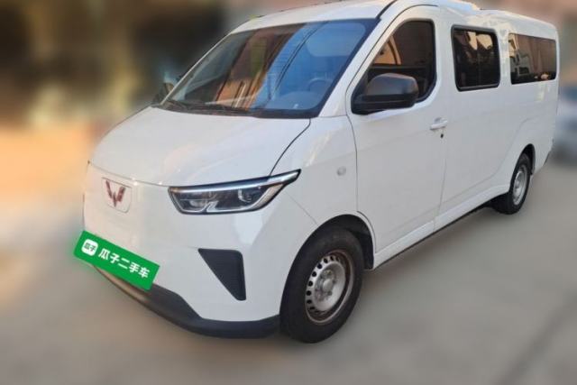 Used Wuling Yangguang 2024 300KM Comfort Version Passenger Van 75kW