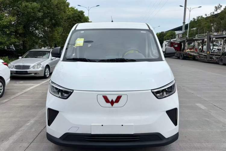 Used Wuling Yangguang 2024 230km Practical Enclosed-Window Version 60kW Exterior 1