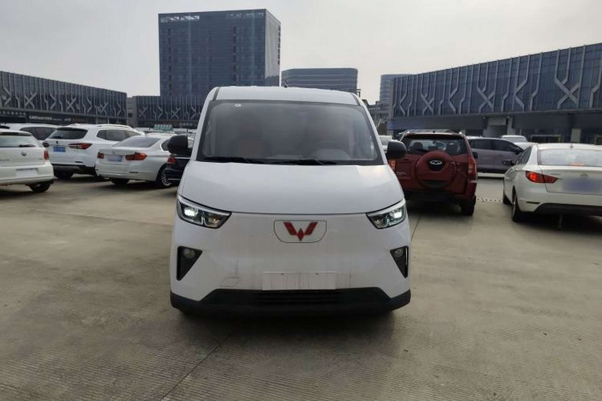 Used Wuling Yangguang 2024 300km Comfort Version with Sealed Windows 60kW Exterior 1