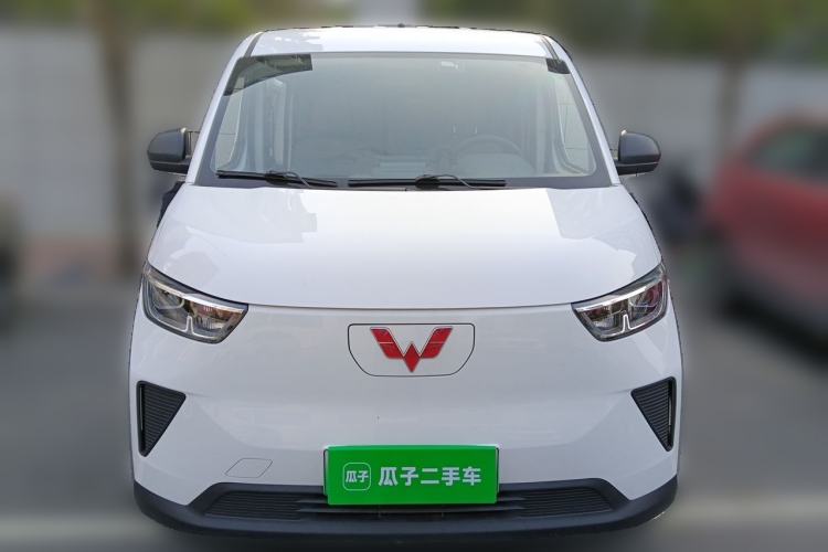 Used Wuling Yangguang 2024 300KM Comfort Version Passenger Van 75kW Exterior 1