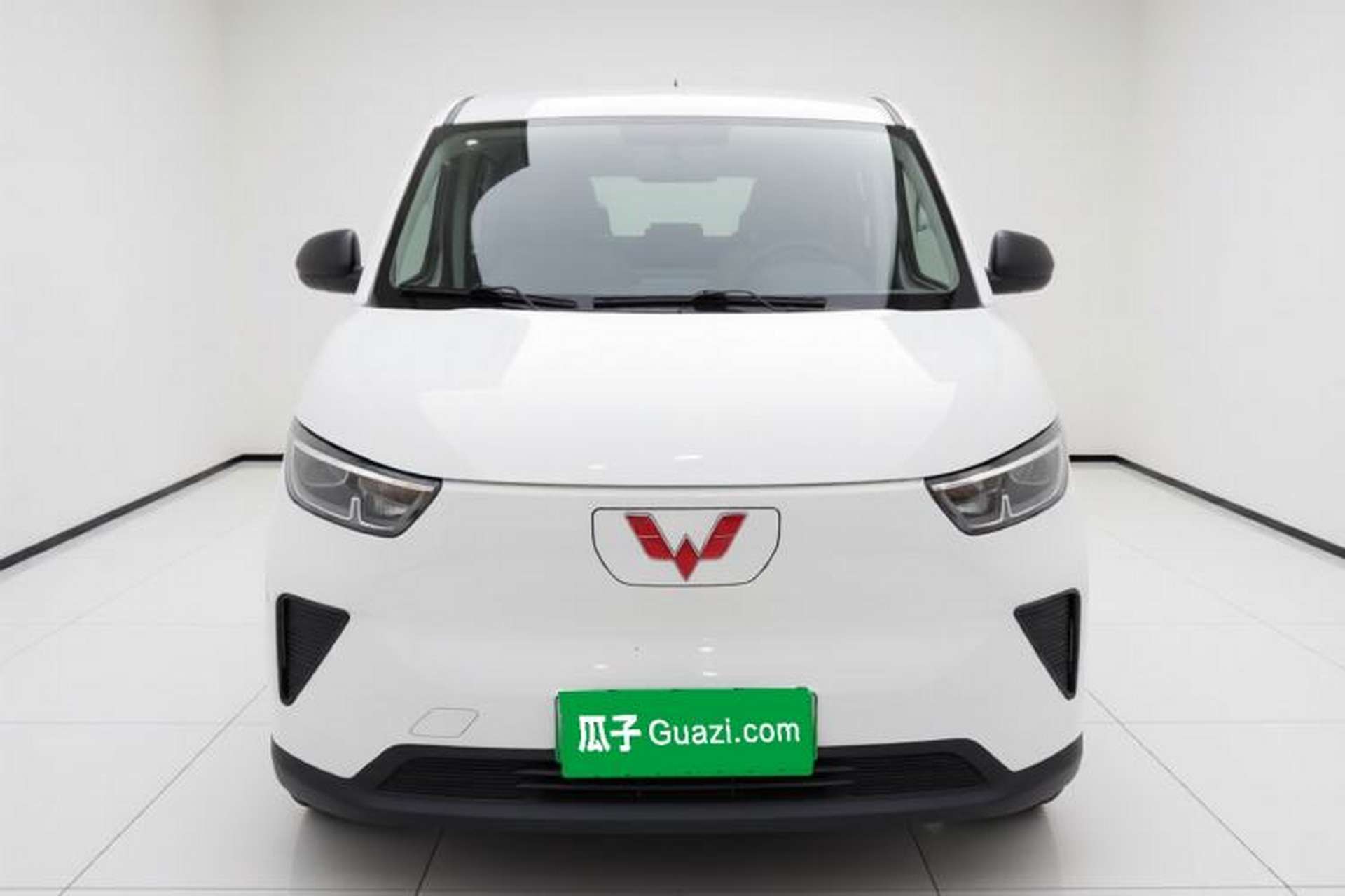 Used Wuling Yangguang 2024 300KM Comfort Version Passenger Van 75kW Exterior 1