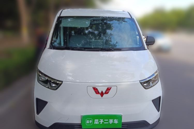 Used Wuling Yangguang 2024 300km Comfort-Grade Passenger Van 60kW Exterior 1