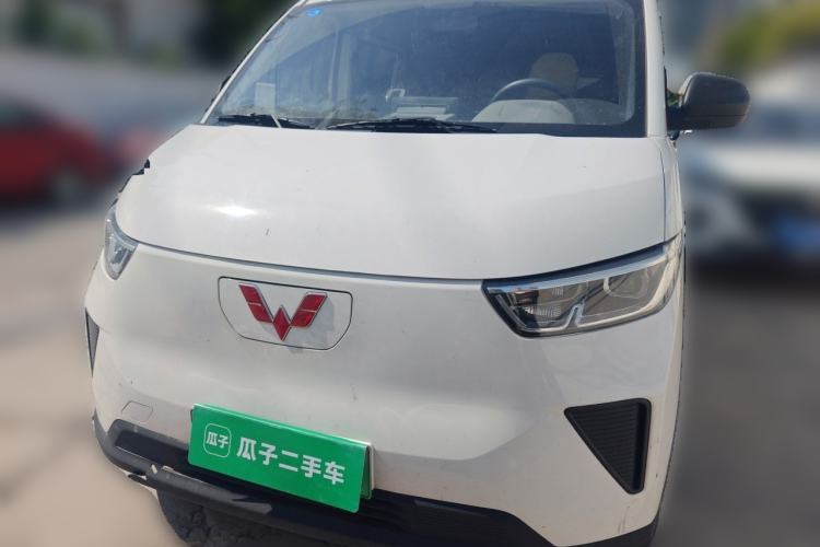 Used Wuling Yangguang 2024 300KM Comfort Version Passenger Van 75kW Exterior 1