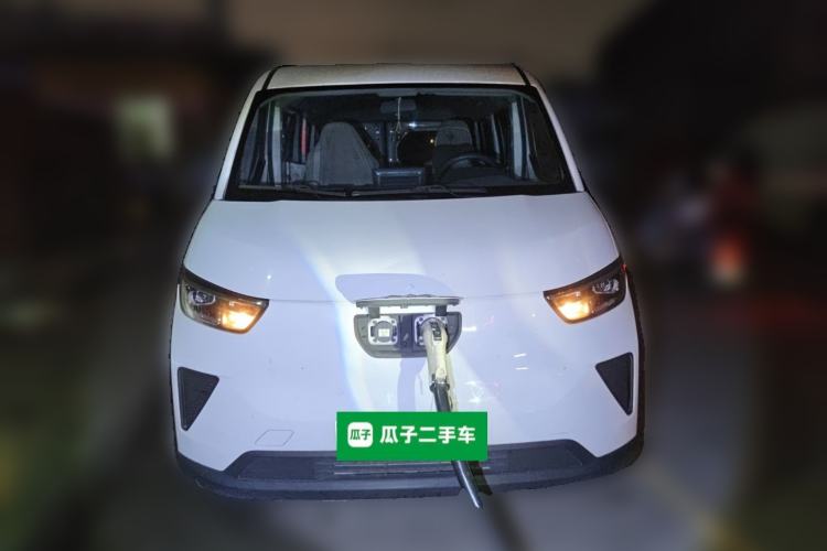Used Wuling Yangguang 2024 300KM Comfort Version Passenger Van 75kW Exterior 1