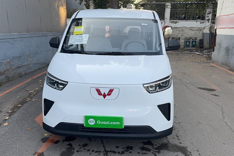 Used Wuling Yangguang 2024 300KM Comfort Version Passenger Van 75kW Exterior 1