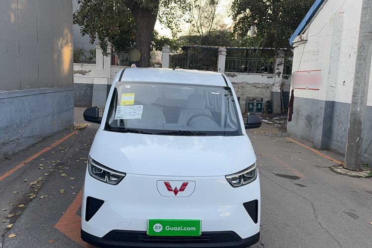Used Wuling Yangguang 2024 300KM Comfort Version Passenger Van 75kW Exterior 12