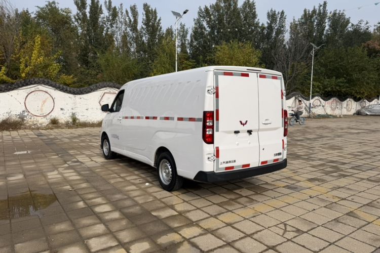 Used Wuling Yangguang 2024 300km Range Practical Window-Sealed Version 60kW Exterior 2