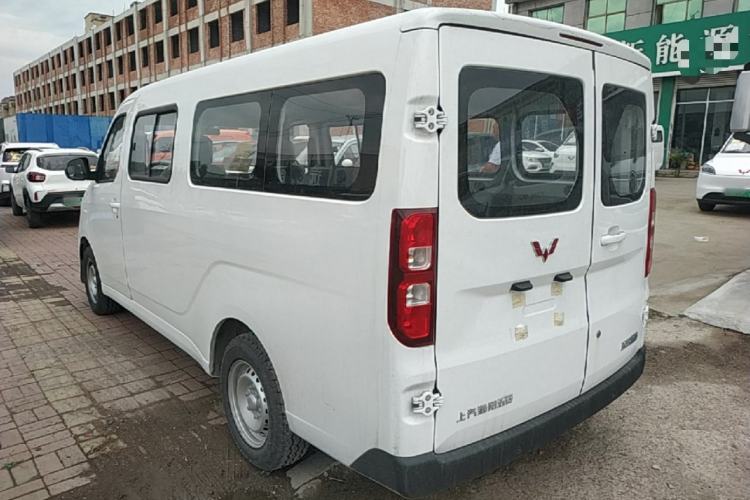 Used Wuling Yangguang 2024 300KM Comfort Version Passenger Van 75kW Exterior 2