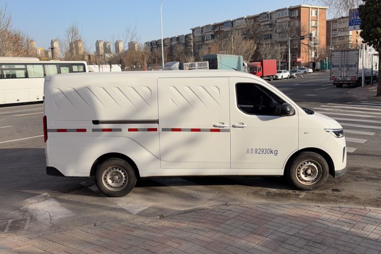 Used Wuling Yangguang 2024 300km Range Practical Window-Sealed Version 60kW Exterior 2
