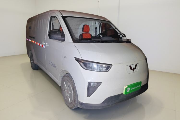Used Wuling Yangguang 2024 300km Comfort Version with Sealed Windows 60kW Exterior 2