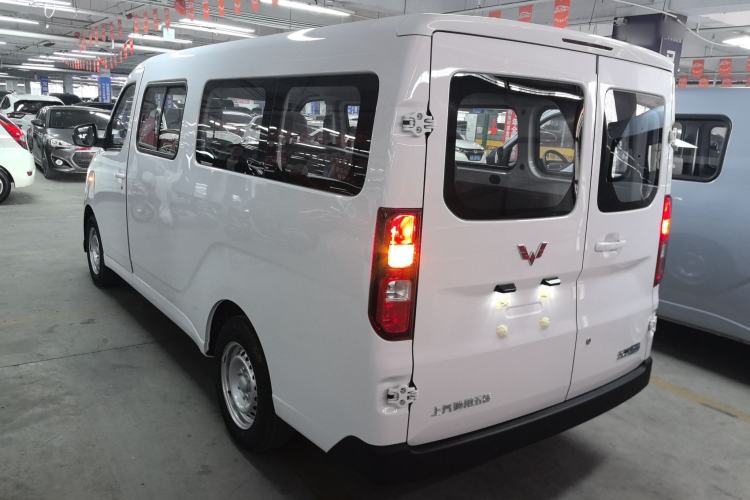 Used Wuling Yangguang 2024 300KM Comfort Version Passenger Van 75kW Exterior 2