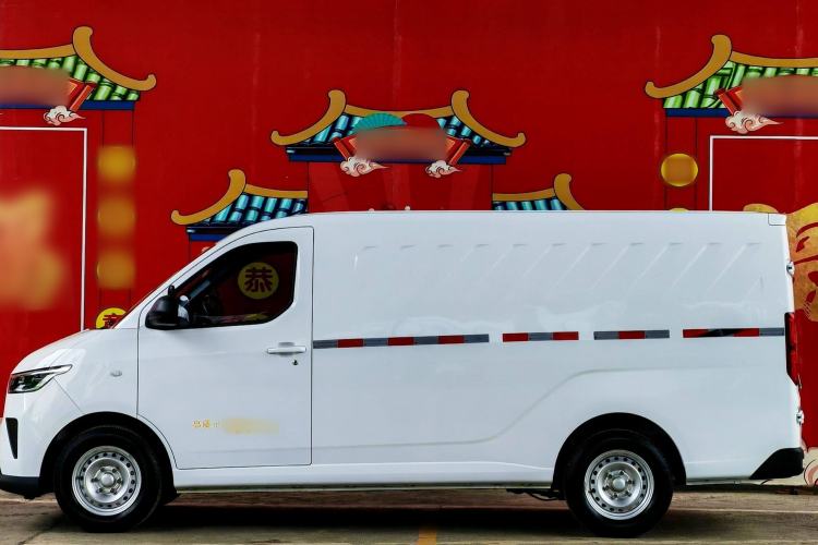 Used Wuling Yangguang 2024 300km Range Practical Window-Sealed Version 60kW Exterior 2
