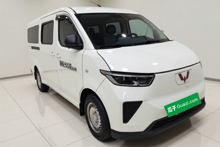 Used Wuling Yangguang 2024 300KM Comfort Version Passenger Van 75kW Exterior 2