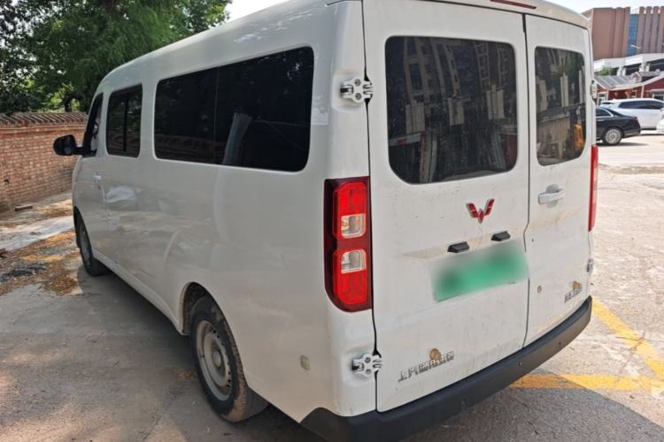 Used Wuling Yangguang 2024 300KM Comfort Version Passenger Van 75kW Exterior 2