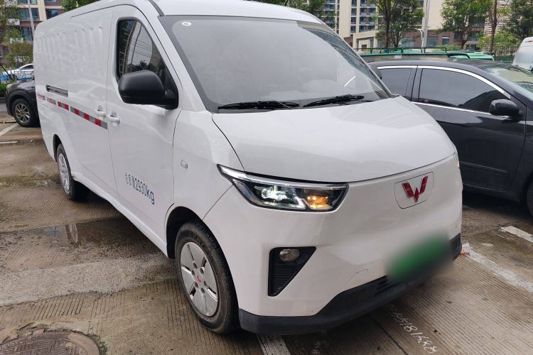 Used Wuling Yangguang 2024 300km Comfort Version with Sealed Windows 60kW Exterior 2