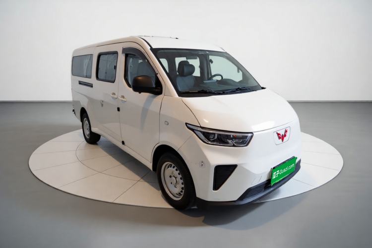Used Wuling Yangguang 2024 300KM Comfort Version Passenger Van 75kW Exterior 2
